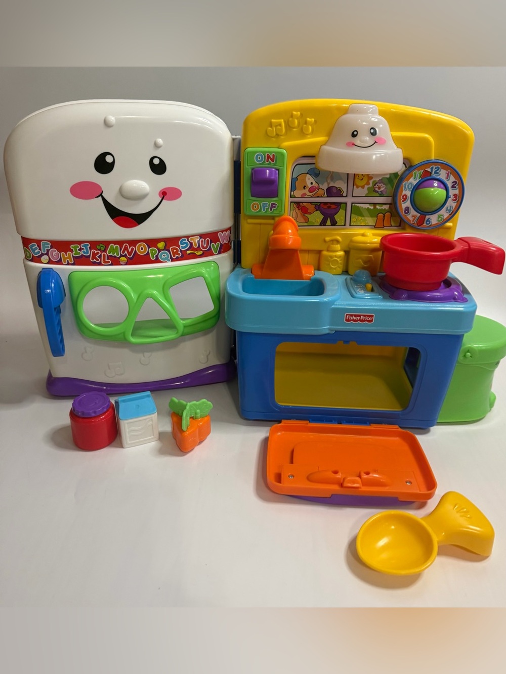 Fisher-Price Laugh & Learn Learning Kitchen - Picture 3 of 9